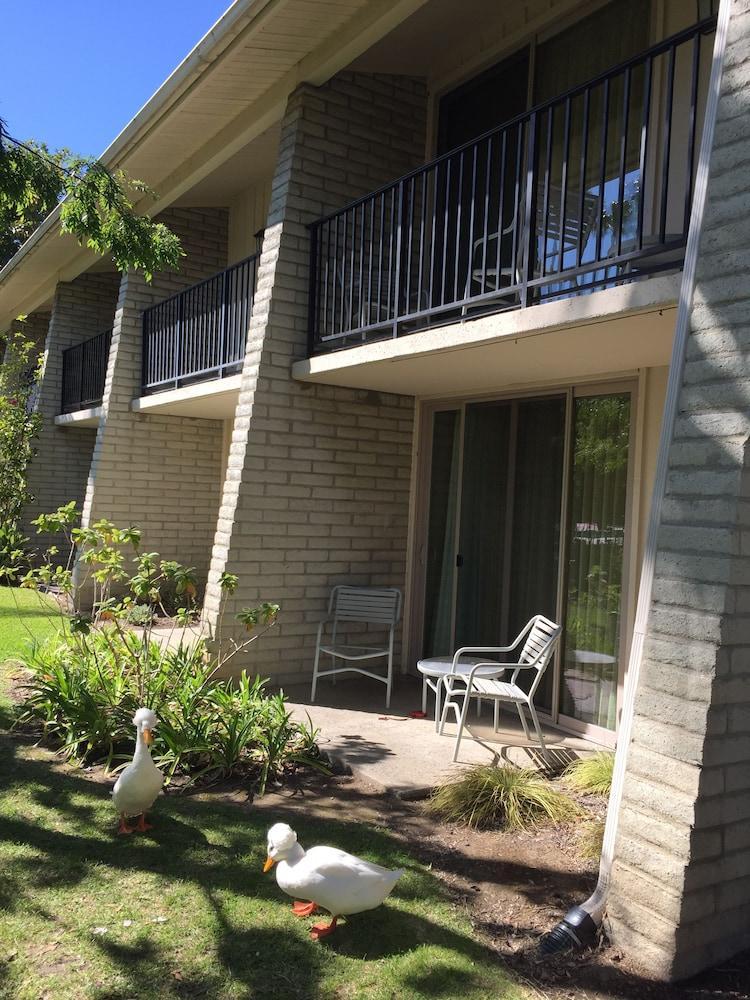 Ramada By Wyndham Santa Barbara Hotel Goleta Buitenkant foto