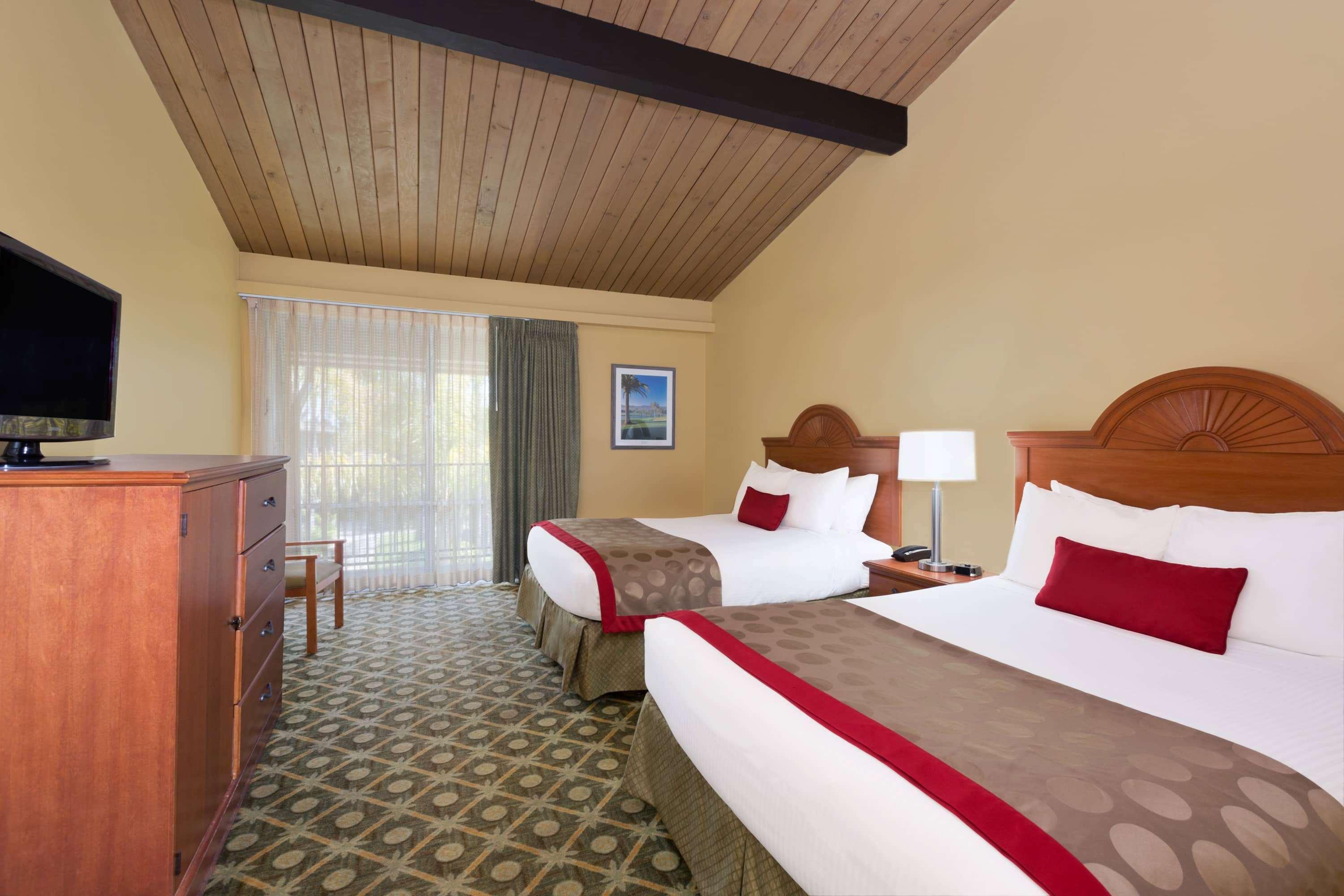 Ramada By Wyndham Santa Barbara Hotel Goleta Buitenkant foto