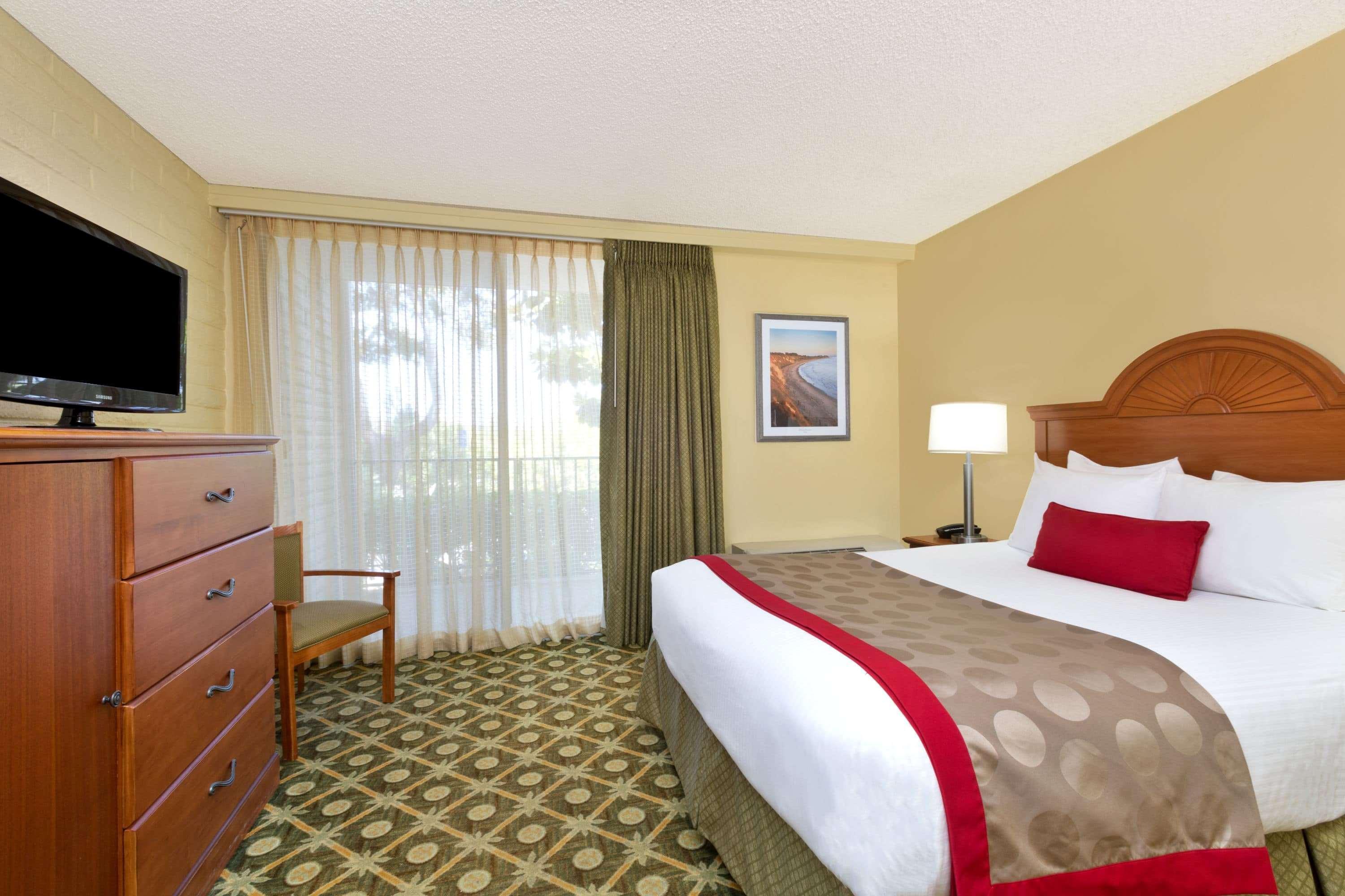 Ramada By Wyndham Santa Barbara Hotel Goleta Buitenkant foto