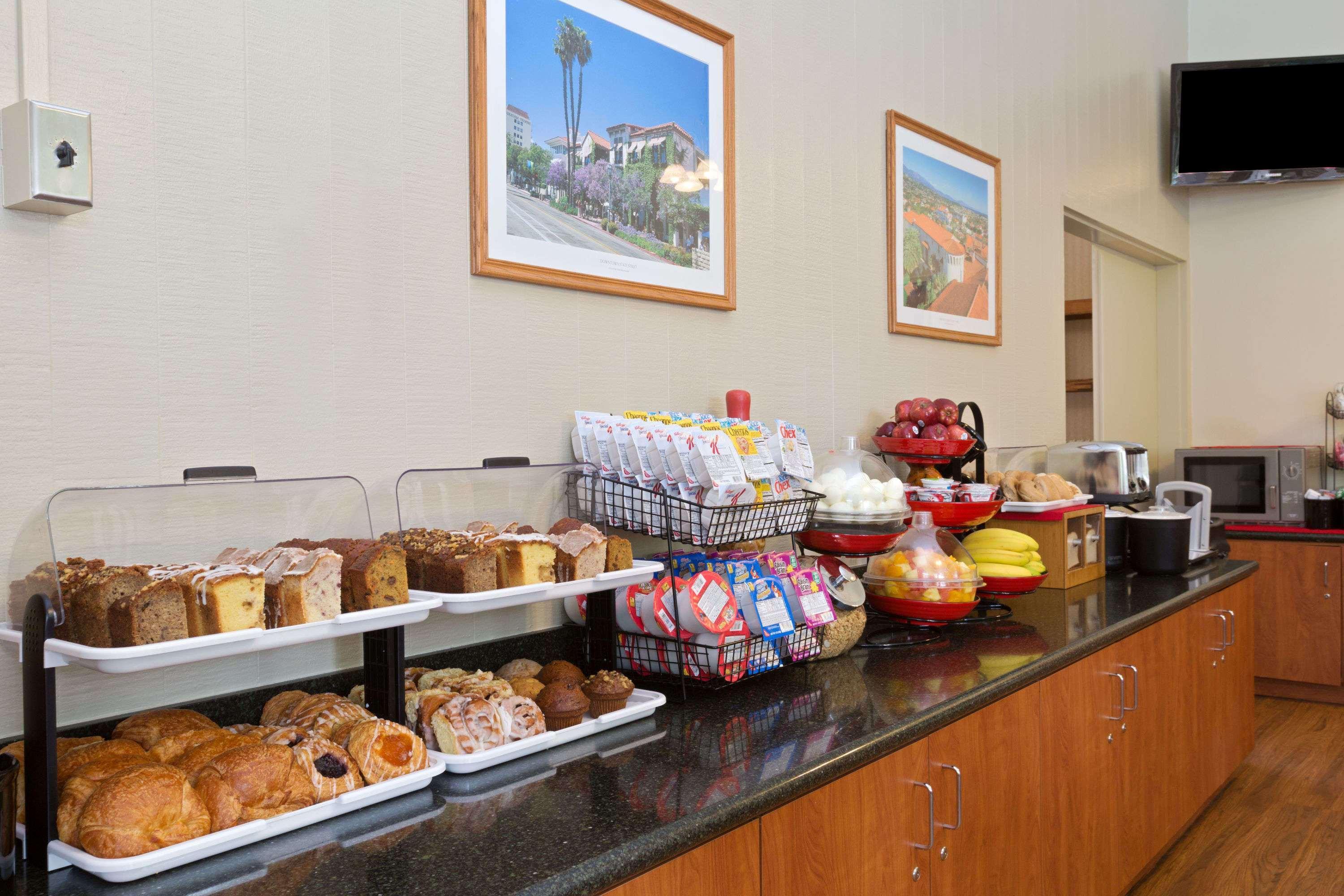 Ramada By Wyndham Santa Barbara Hotel Goleta Buitenkant foto