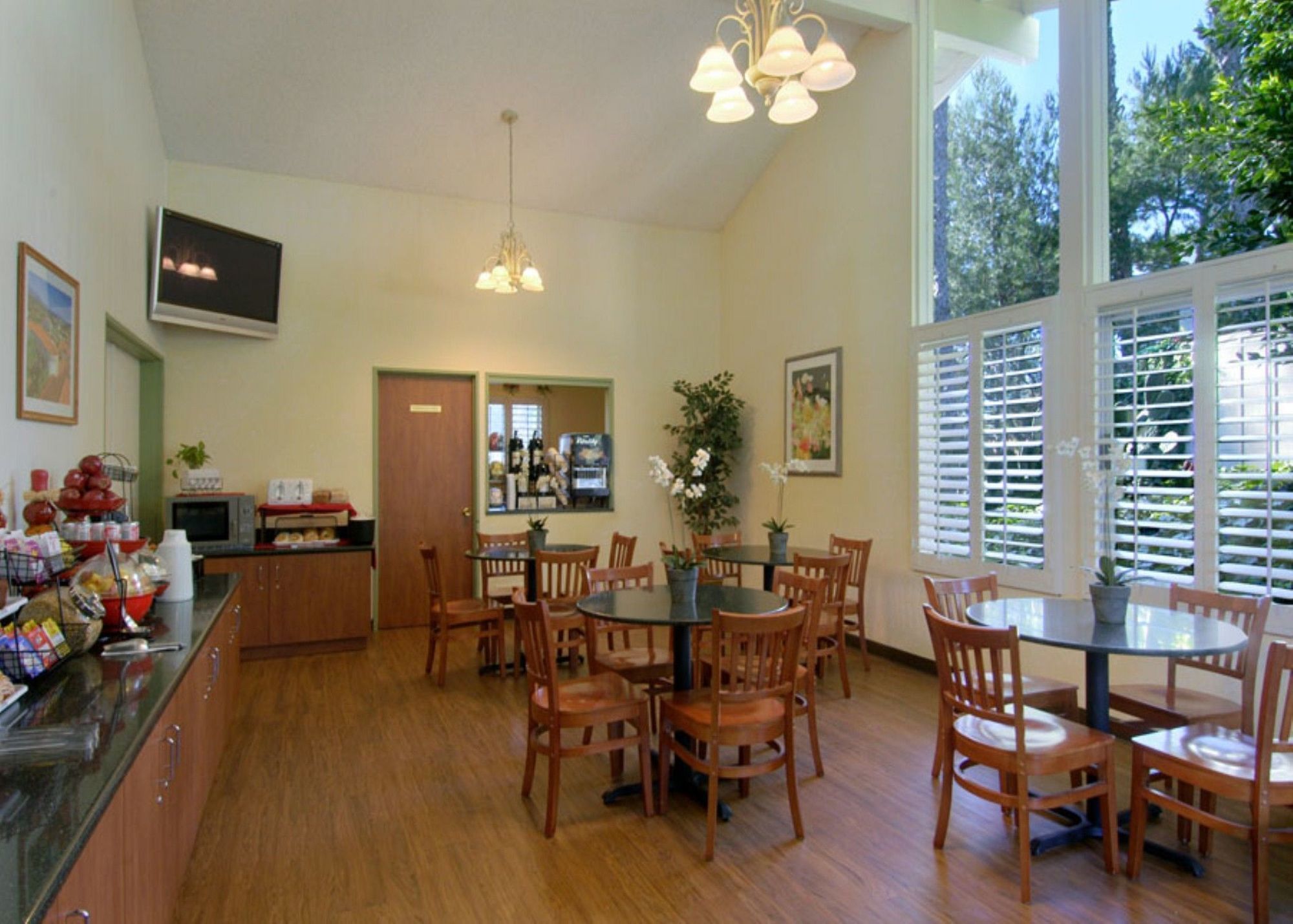 Ramada By Wyndham Santa Barbara Hotel Goleta Buitenkant foto