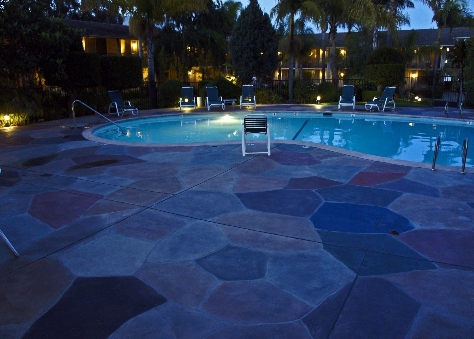 Ramada By Wyndham Santa Barbara Hotel Goleta Buitenkant foto