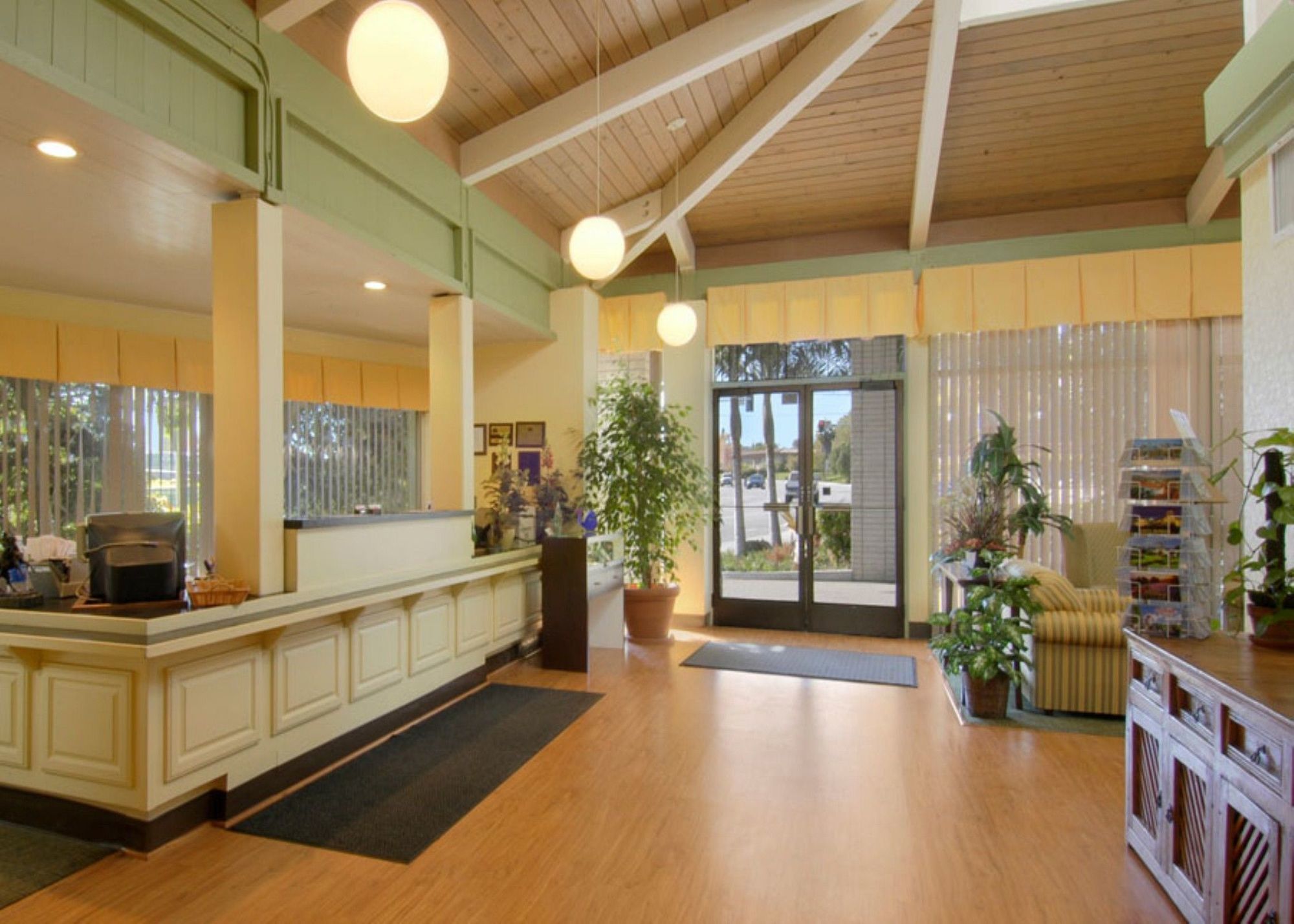 Ramada By Wyndham Santa Barbara Hotel Goleta Buitenkant foto