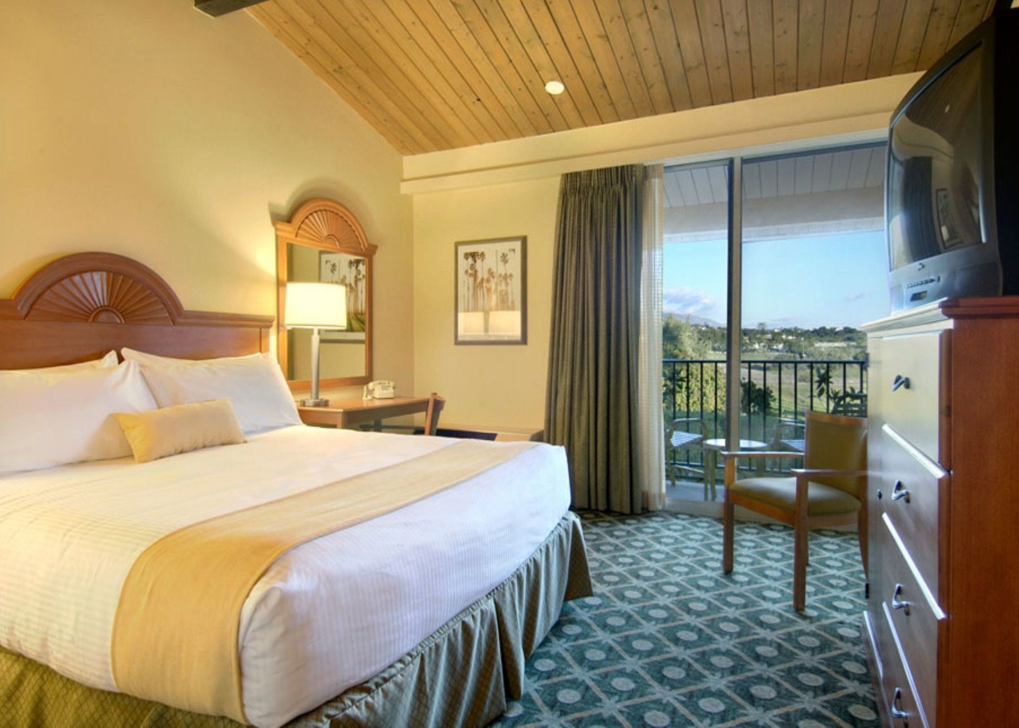 Ramada By Wyndham Santa Barbara Hotel Goleta Buitenkant foto
