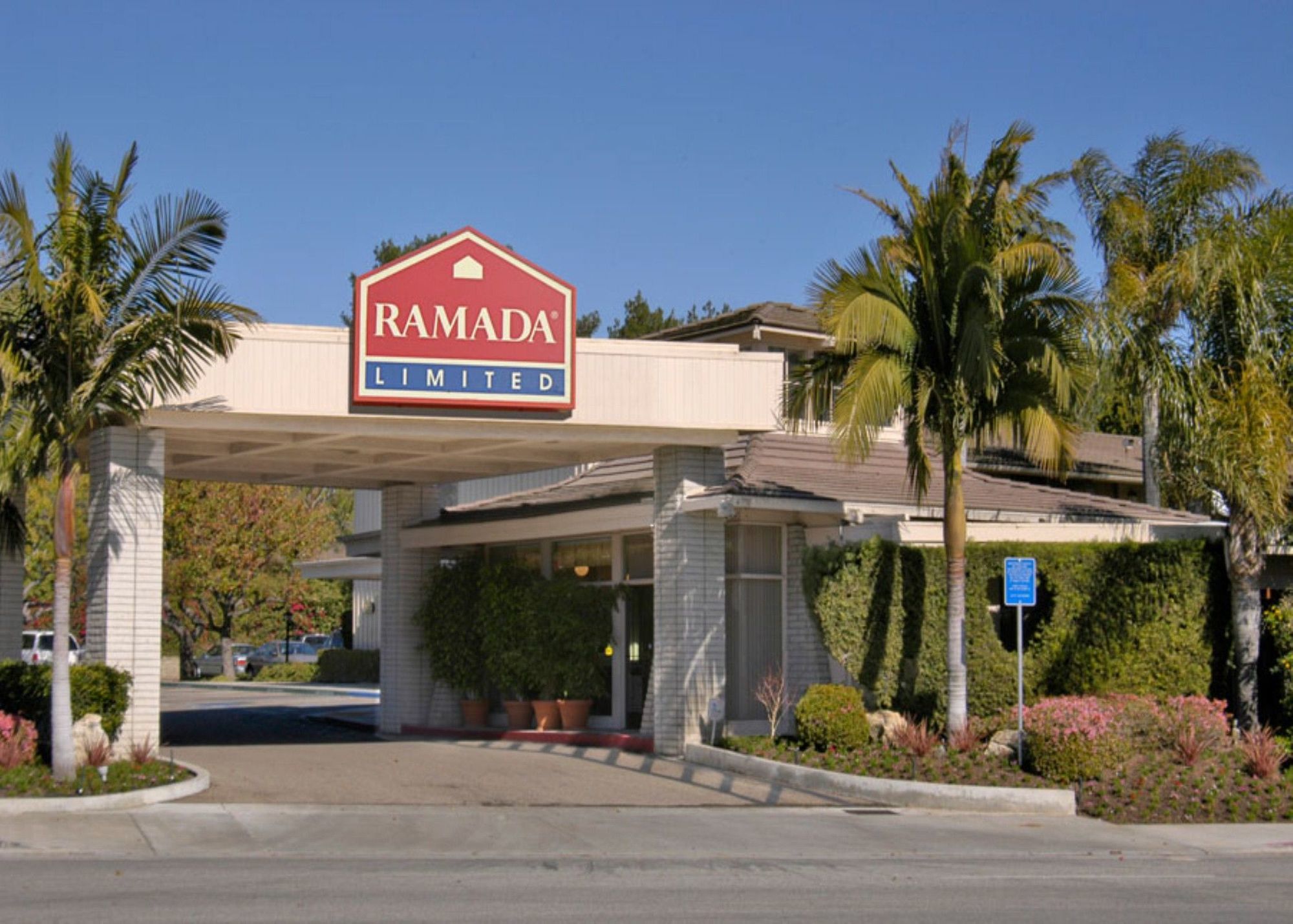 Ramada By Wyndham Santa Barbara Hotel Goleta Buitenkant foto