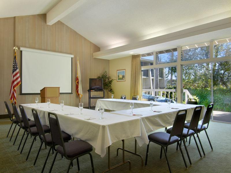 Ramada By Wyndham Santa Barbara Hotel Goleta Buitenkant foto