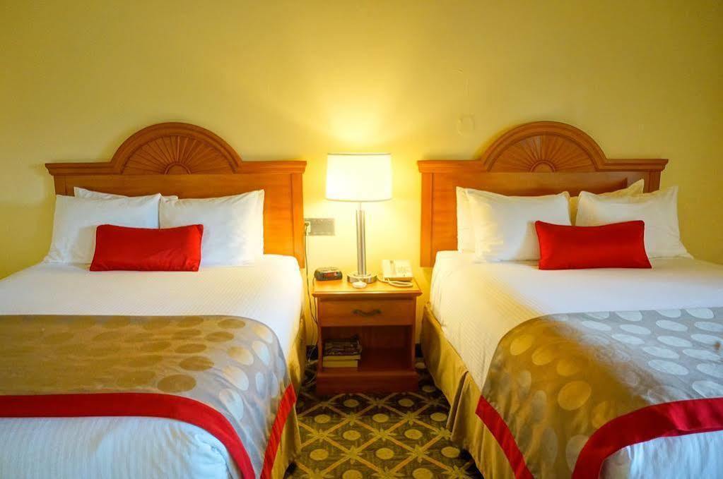 Ramada By Wyndham Santa Barbara Hotel Goleta Buitenkant foto